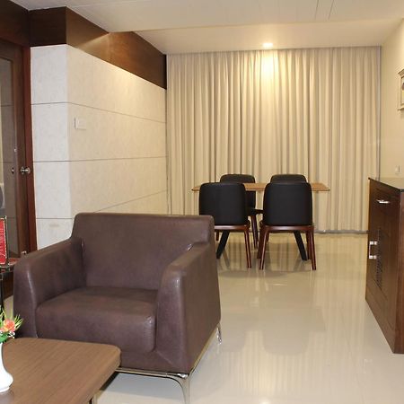 Hotel Grand Gayathri Khammam Exterior foto