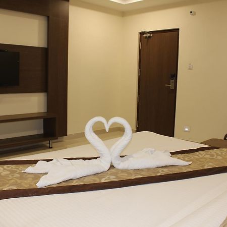 Hotel Grand Gayathri Khammam Exterior foto