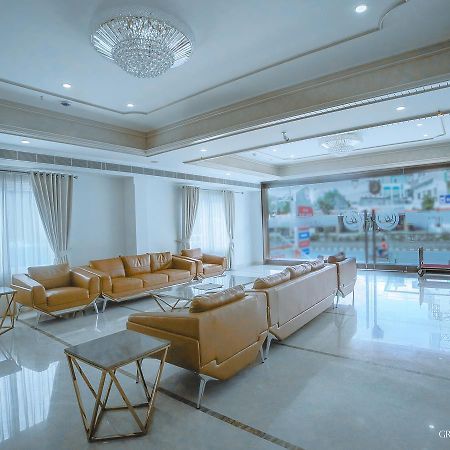 Hotel Grand Gayathri Khammam Exterior foto