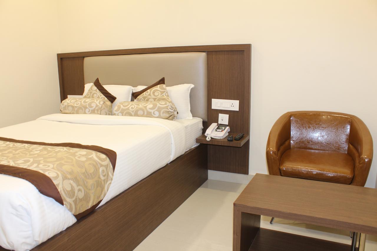 Hotel Grand Gayathri Khammam Exterior foto