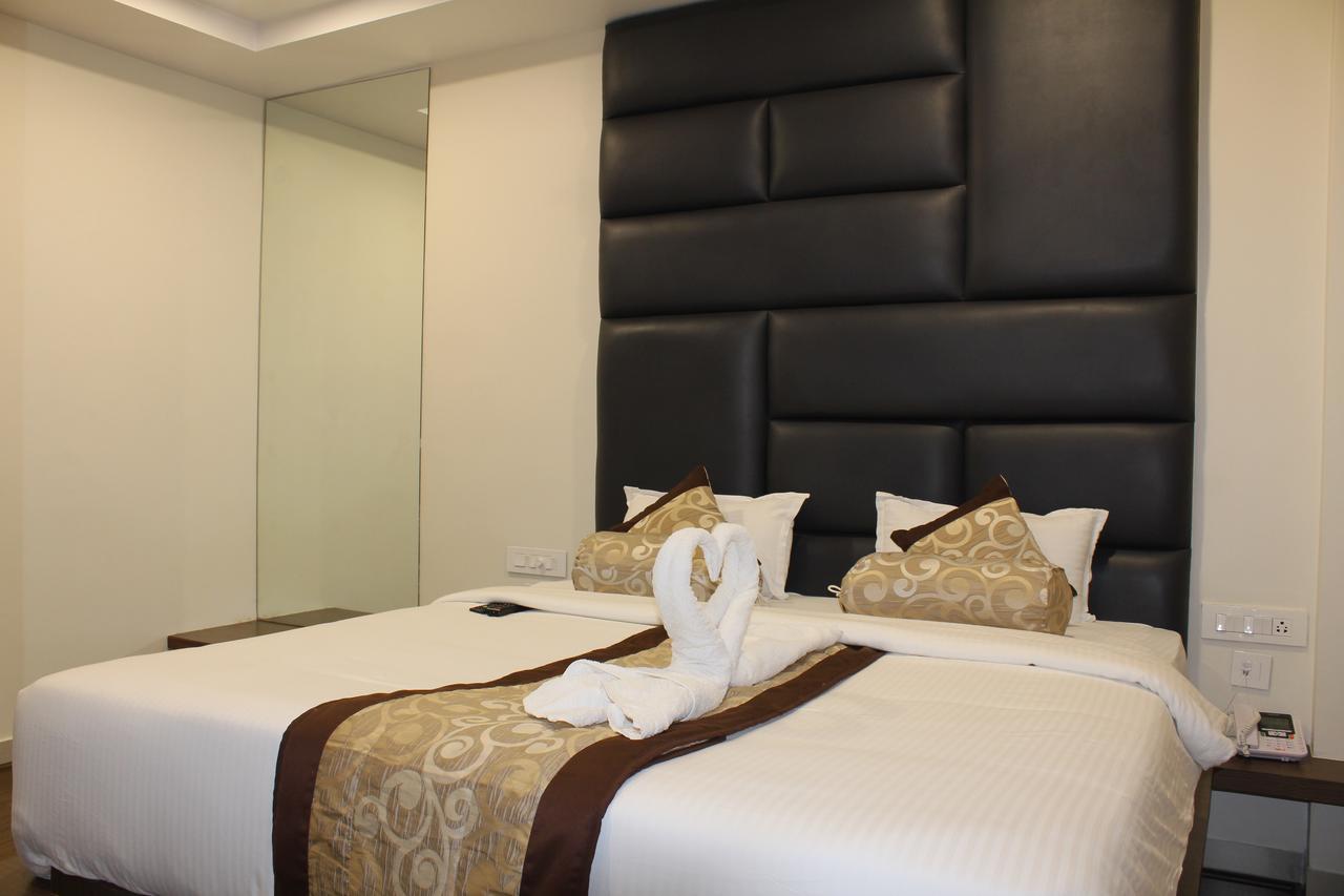 Hotel Grand Gayathri Khammam Exterior foto