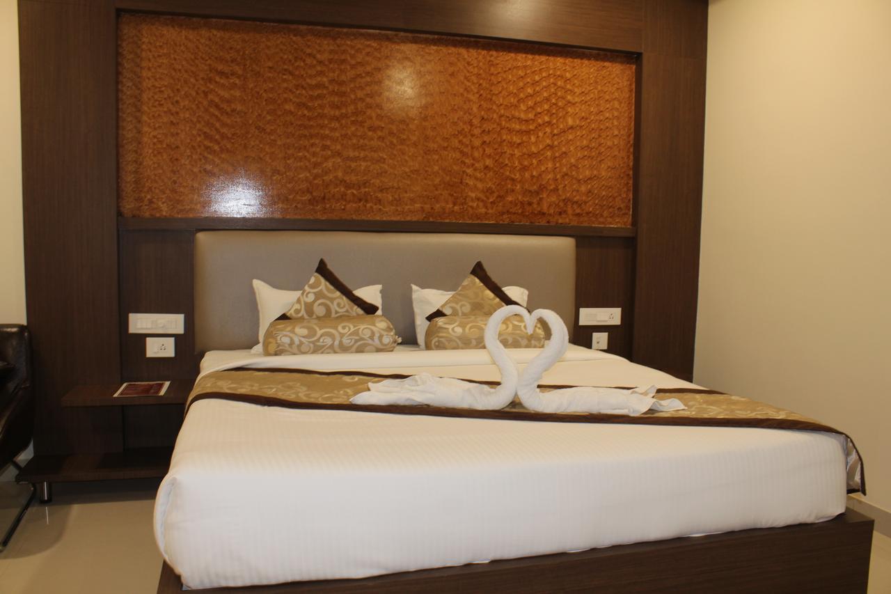 Hotel Grand Gayathri Khammam Exterior foto
