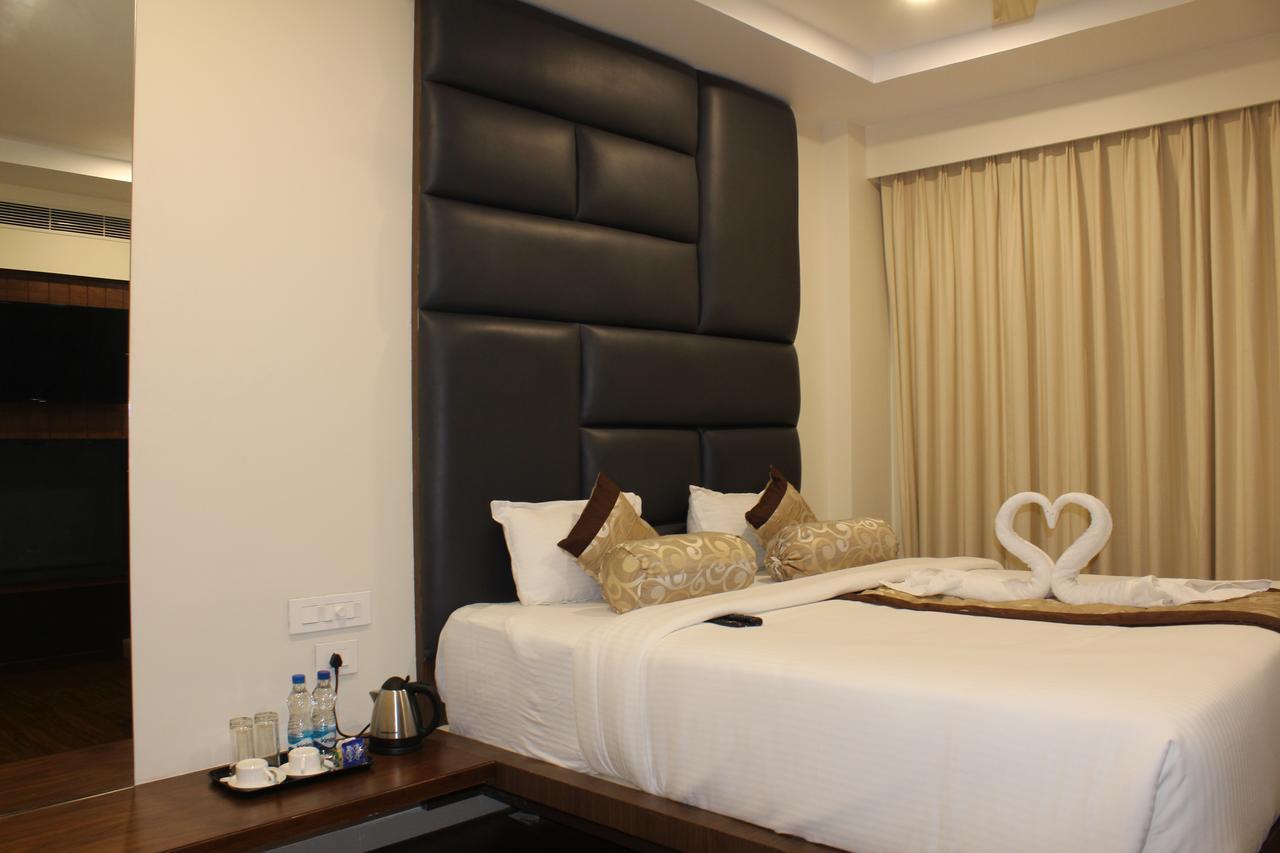 Hotel Grand Gayathri Khammam Exterior foto