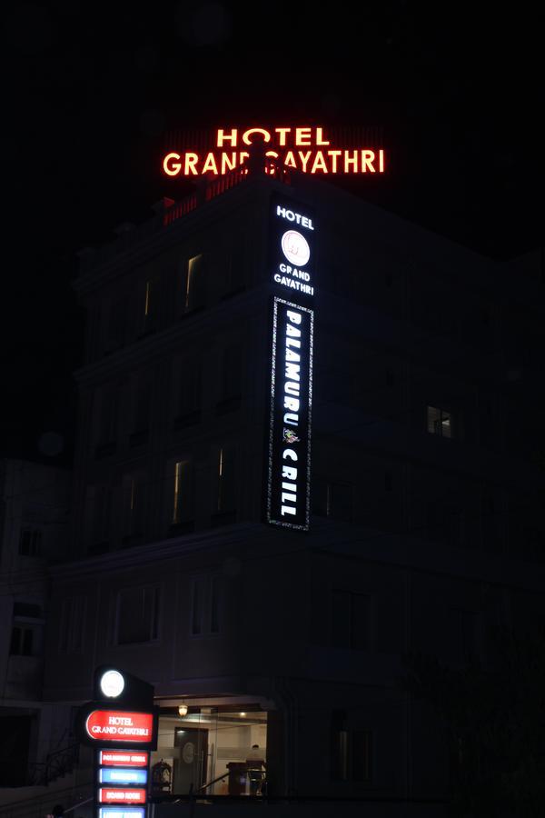 Hotel Grand Gayathri Khammam Exterior foto
