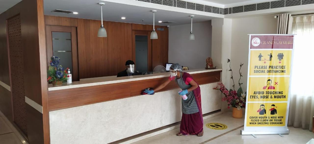 Hotel Grand Gayathri Khammam Exterior foto